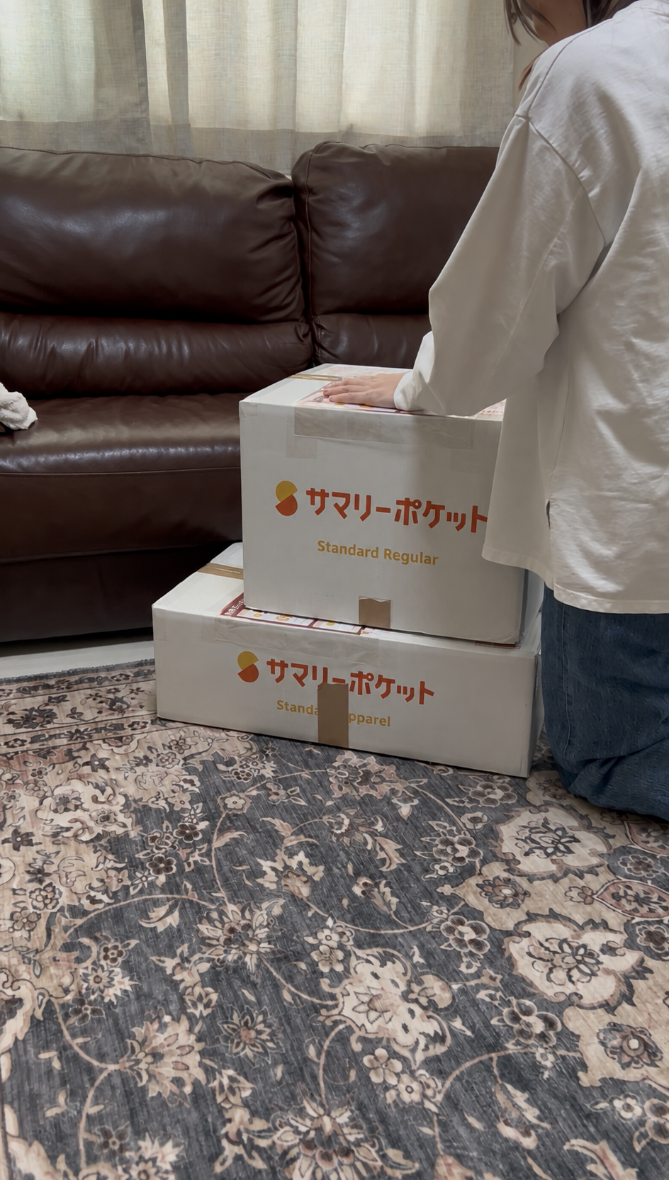 サマリーポケットのスタンダードボックスとアパレルボックスを利用した様子